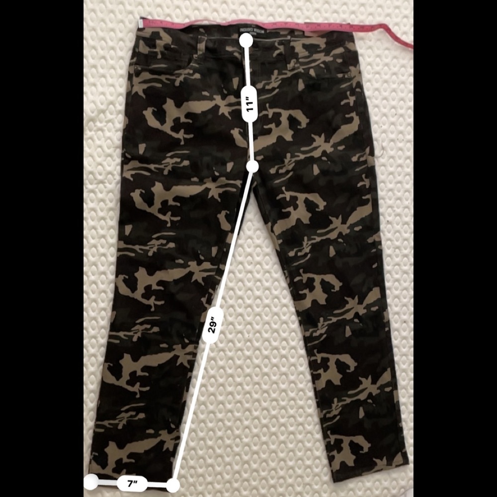 Indigo wisdom jeans camo 38x30, new!, last one! Very comfy!